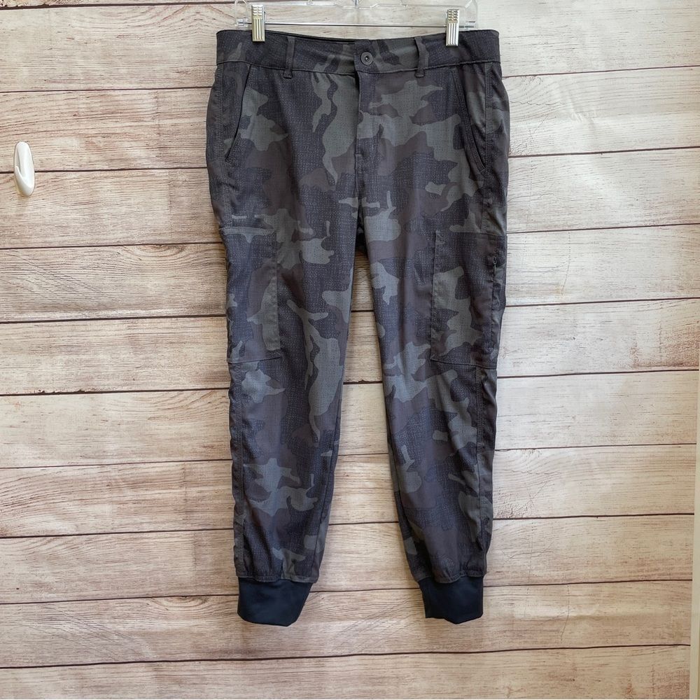 PRANA HALLE II JOGGERS IN CAMO PRINT